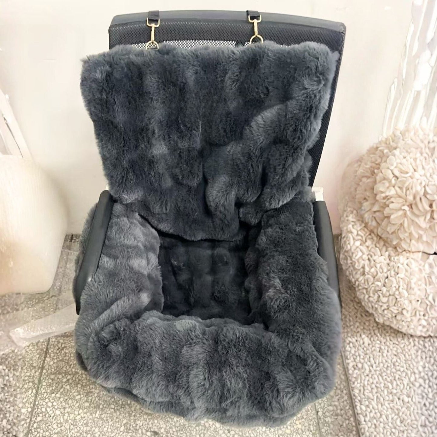 RoadPaws – Elegant Cosy Plush Dog Car Bed for a Comfortable and Secure Travels