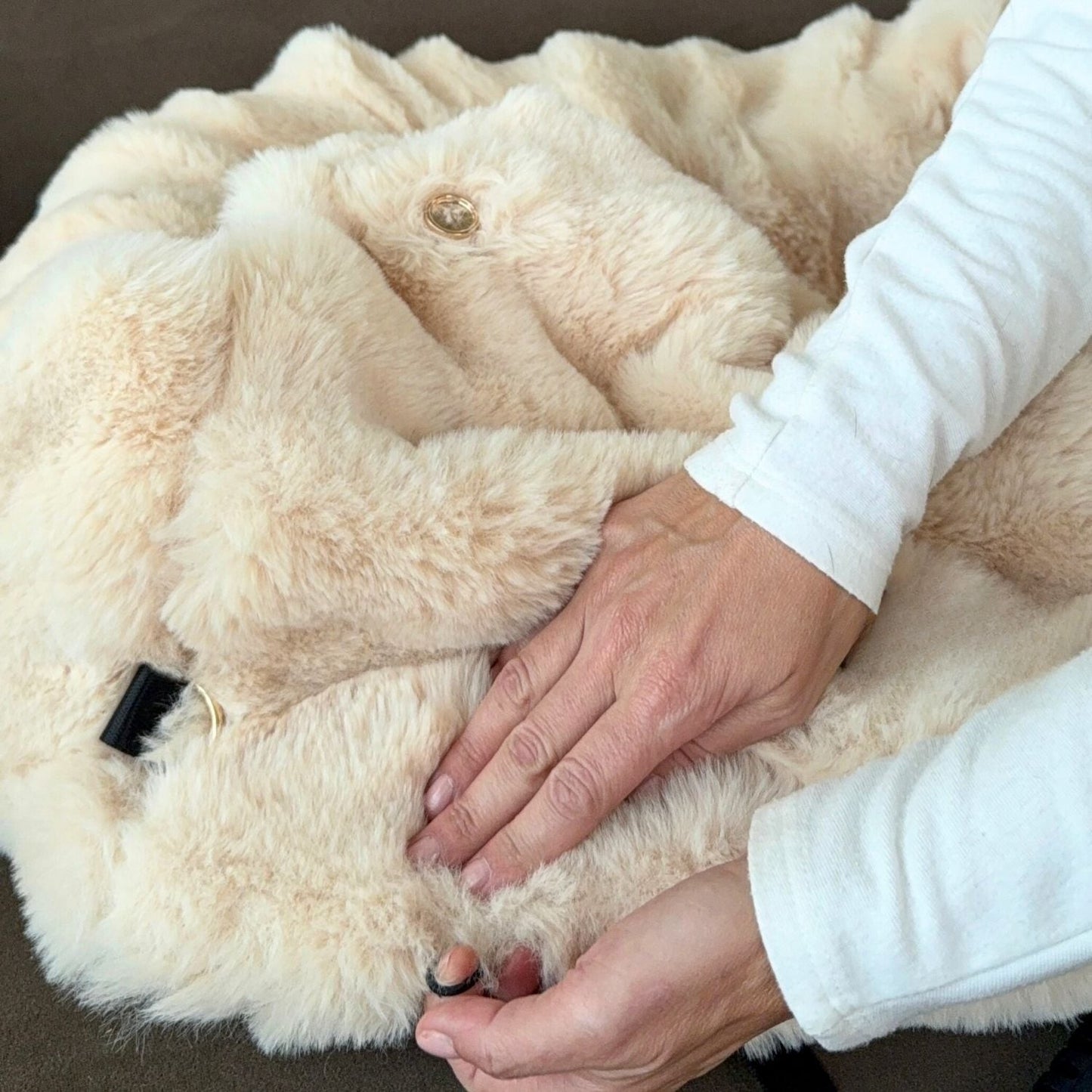 RoadPaws – Elegant Cosy Plush Dog Car Bed for a Comfortable and Secure Travels